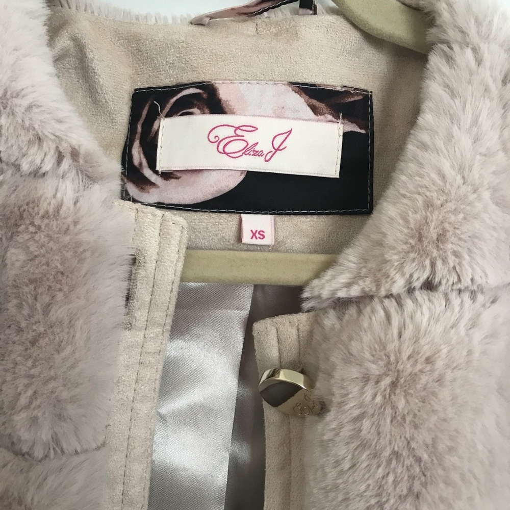 Eliza J Faux Fur Cropped Coat - Picture 2 of 3